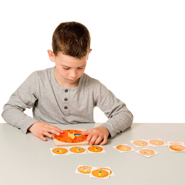 Hvad er klokken? Lærerigt spil